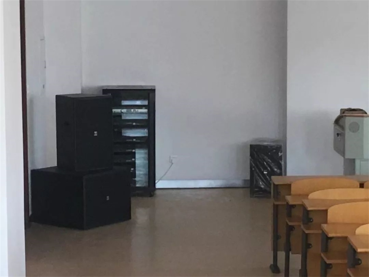 ia_1600000486.jpg